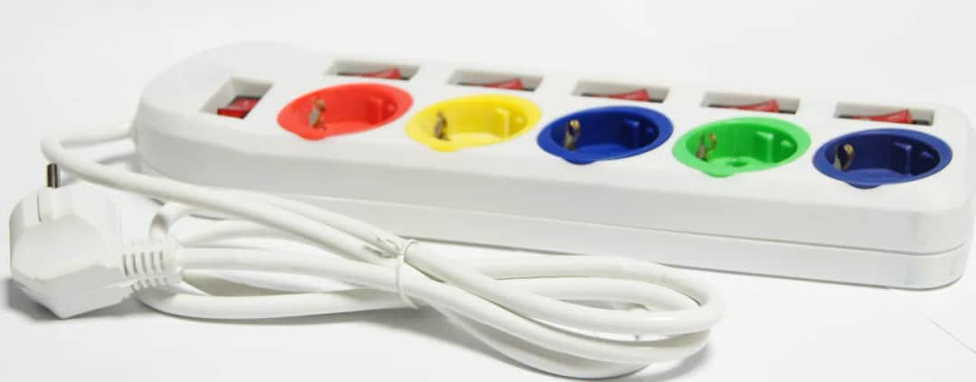 Ile prądu pobiera listwa? Rozprawiamy się z mitami o kosztach.