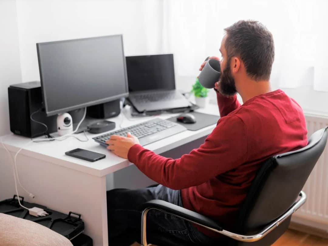 Ile prądu zużywa komputer stacjonarny? Poznaj koszty i oszczędzaj!